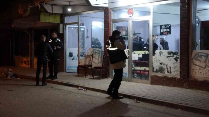 Kıraathane Silahlarla Tarandı: 2 Yaralı