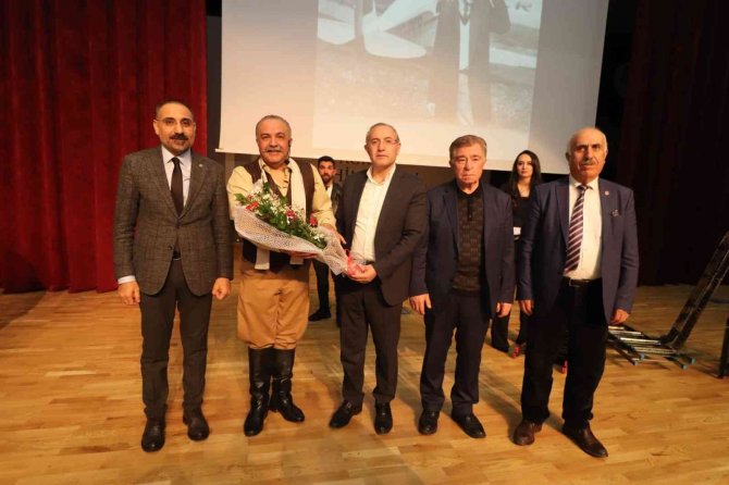 Ağrı’da “Bir Teyyareci Vecihi Hürkuş” Tiyatro Oyunu Sergilendi