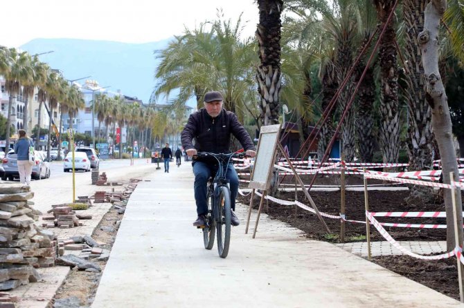 Alanya Bisiklet Yolu’nda Son Rötuşlar Yapılıyor