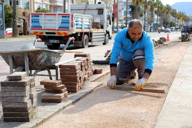 Alanya Bisiklet Yolu’nda Son Rötuşlar Yapılıyor