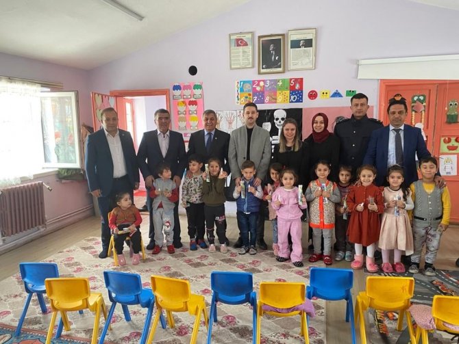 Altıntaş’ta İlkokul Öğrencilerine Diş Taraması Ve Diş Sağlığı Eğitimi