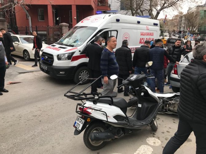 Başkent’te Otomobile Çarpan Motosikletin Sürücüsü Yaralandı