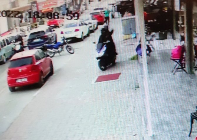 Yol Kenarında Beklerken Silahlı Saldırıda Yaralandı