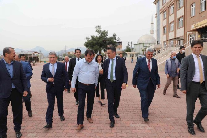 Döşemealtı Anadolu İ̇mam Hatip Lisesi Bahçesine 360 Adet Ağaç Dikildi