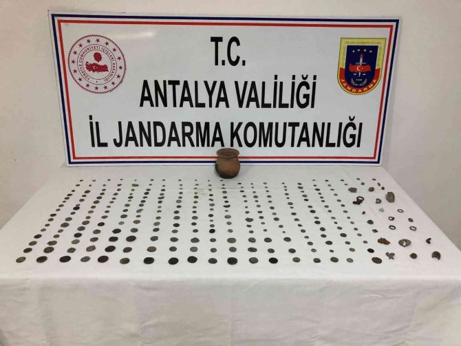 Ellerindeki Tarihi Eserleri Satmaya Hazırlanırken Yakalandılar