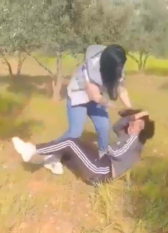 Erkek Arkadaşıyla Görüşen Genç Kızı Tekme Tokat Dövüp, Cep Telefonuyla Da Kaydettirdi