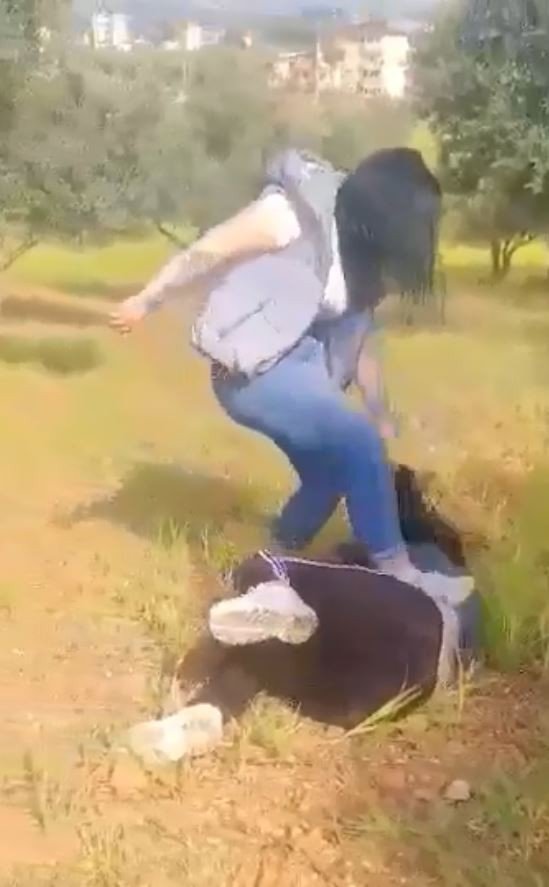 Erkek Arkadaşıyla Görüşen Genç Kızı Tekme Tokat Dövüp, Cep Telefonuyla Da Kaydettirdi