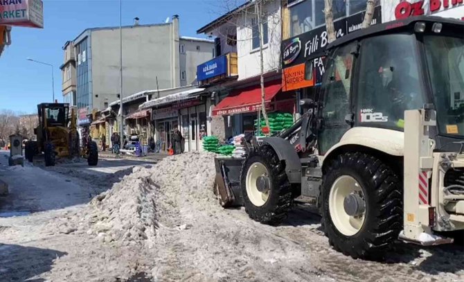 Ardahan’dan Belediyeden Sokaklarda Kar Temizliği