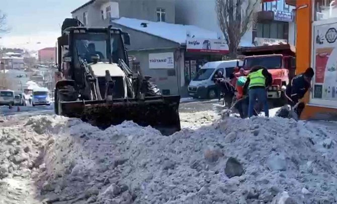 Ardahan’dan Belediyeden Sokaklarda Kar Temizliği