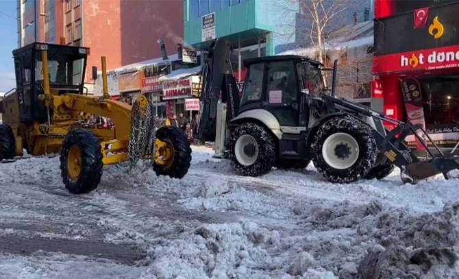 Ardahan’dan Belediyeden Sokaklarda Kar Temizliği
