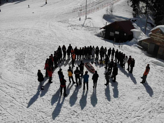 Artvin’de Üniversite Öğrencilerinin Çığ Tatbikatı Gerçeği Aratmadı
