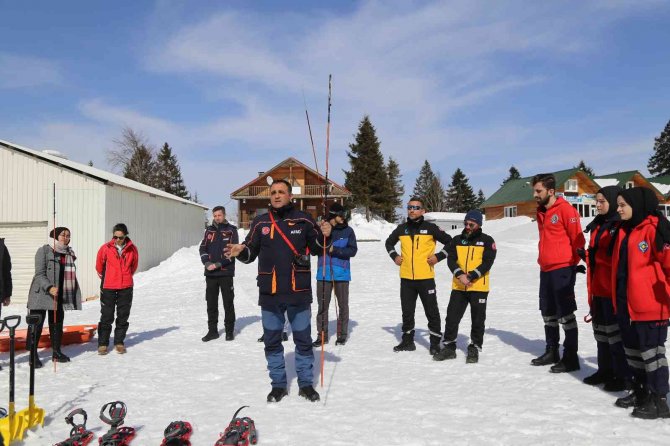 Artvin’de Üniversite Öğrencilerinin Çığ Tatbikatı Gerçeği Aratmadı