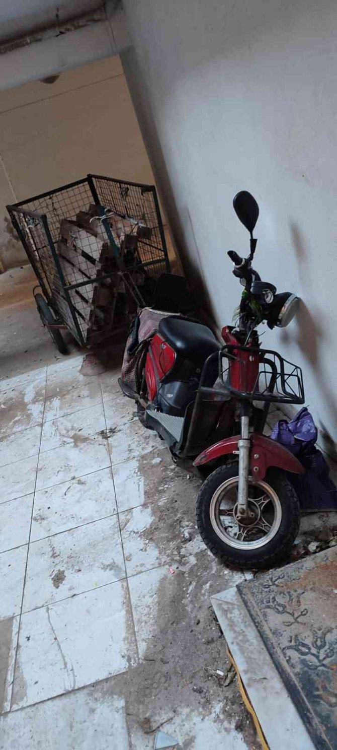 Elektrikli Bisiklet Hırsızları Bekçiler Den Kaçamadı