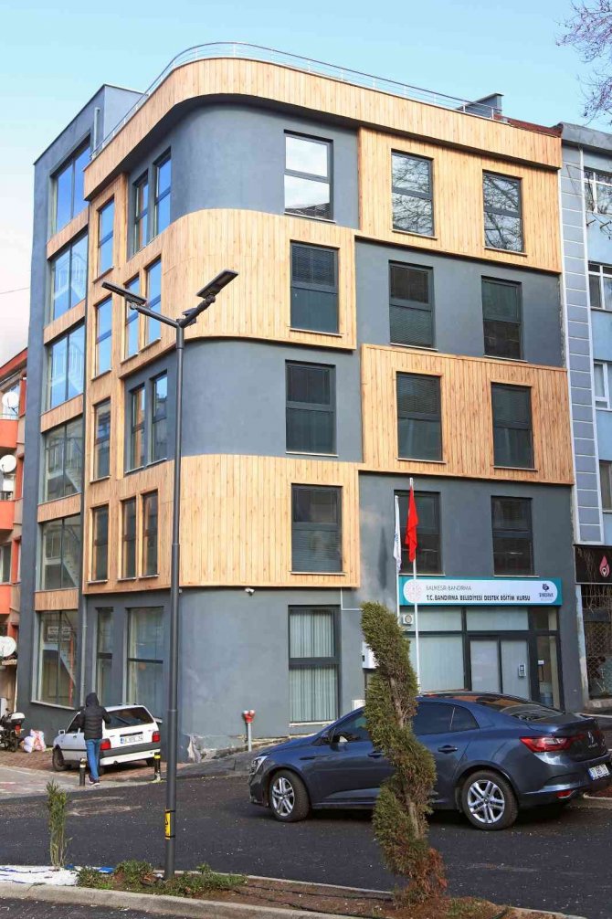 Bandırma Belediyesi Destek Eğitim Kursları Baştan Sona Yenilendi