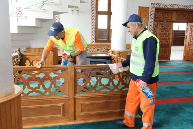 Camilerde Ramazan Temizliği