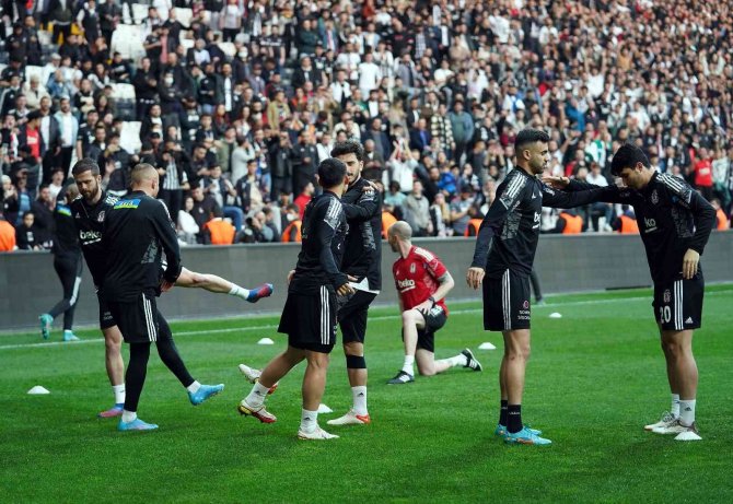 Beşiktaş, Taraftarları Önünde Çalıştı