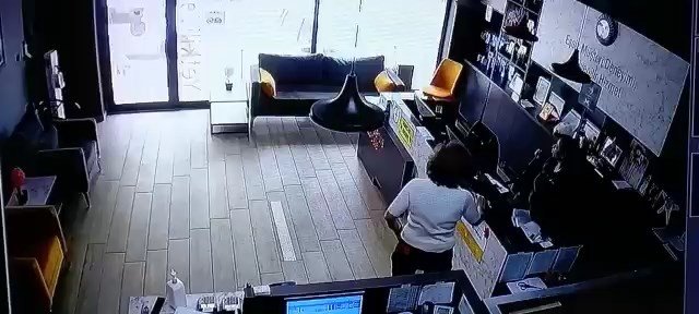 Çanakkale’de Bir Kadın, Uçan Çatının Altında Kalmaktan Saniyeyle Kurtuldu