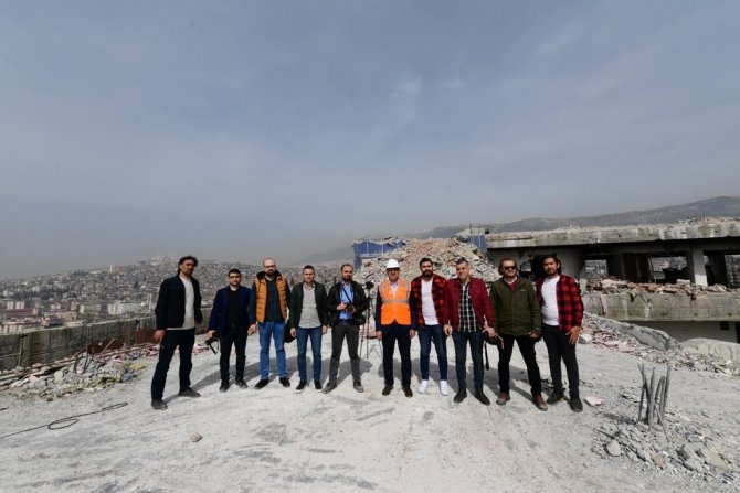 Dünyanın En Saçma Binasının 5 Katı Yıkıldı