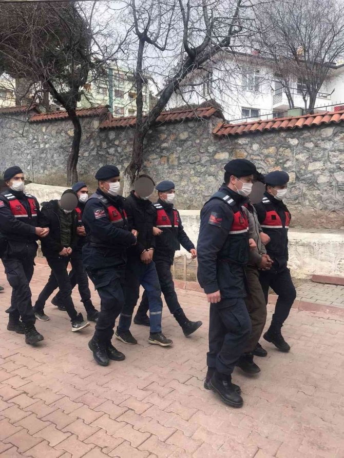 Tamir İçin Bırakılan Kamyonet İle Çorum’dan Gelerek Kastamonu’da Hırsızlık Yaptılar