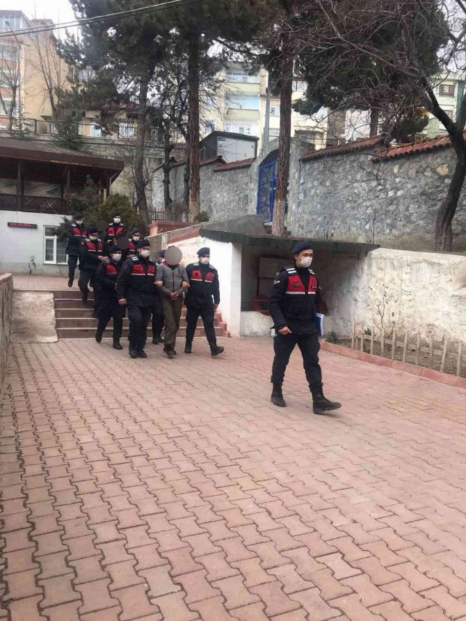 Tamir İçin Bırakılan Kamyonet İle Çorum’dan Gelerek Kastamonu’da Hırsızlık Yaptılar