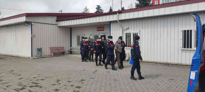 Tamir İçin Bırakılan Kamyonet İle Çorum’dan Gelerek Kastamonu’da Hırsızlık Yaptılar