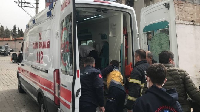Fırtına Evin Çatısını Yerinden Söktü: 1 Yaralı