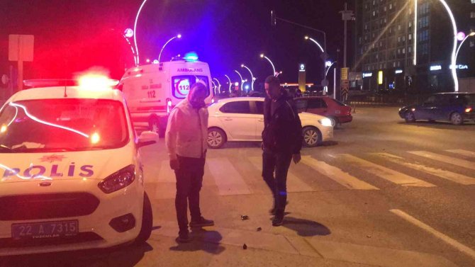 Edirne’de Yaşanan Kazada Anne Ve Kızı Yaralandı