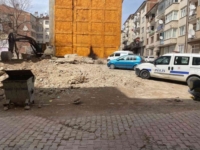 Husumetlisine Pompalı Tüfekle Ateş Ederken İşçiyi Yüzünden Yaraladı
