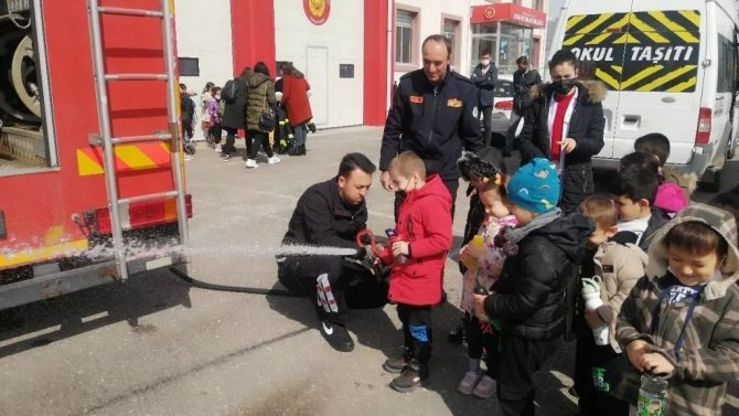Minik Öğrencilere İtfaiye Dersi