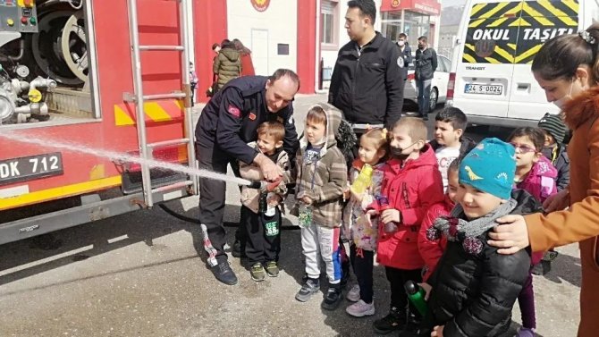 Minik Öğrencilere İtfaiye Dersi