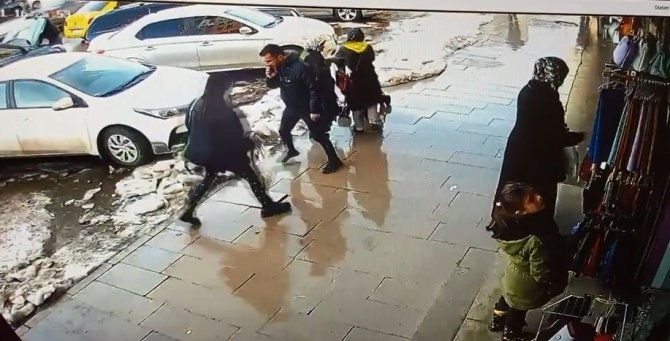Aile Boyu Hırsızlık Kamerada