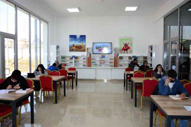 Tuşba Belediyesinden ‘Kitap Kafe’ Hizmeti