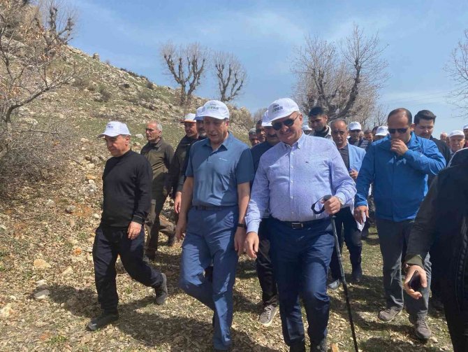 Doğa Yürüyüşüyle ’Diyardokya’ya Tırmandılar, Halay Çekip Yarıştılar