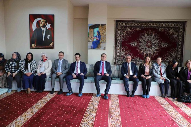 Hakkari’de "Geri Dönüşüm Kütüphanesi" Açıldı