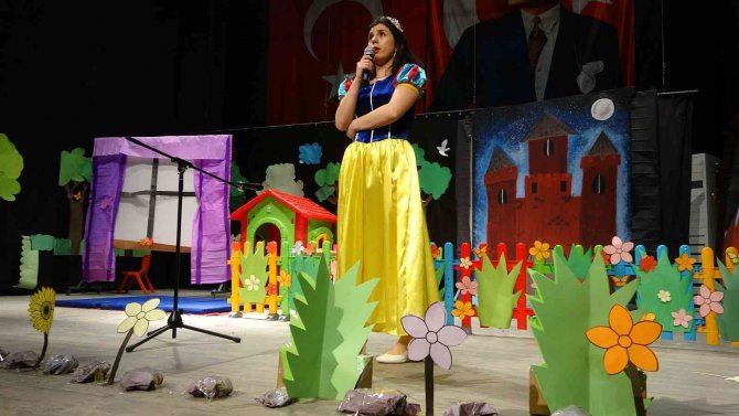 Miniklerden Tiyatro Gösterisi