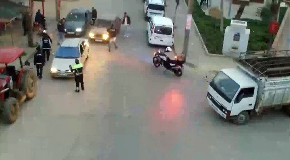 Polis Aranan 7 Şüpheliyi Yakaladı