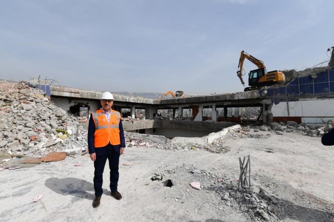 Dünyanın En Saçma Binasının 5 Katı Yıkıldı