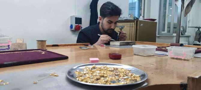 5 Milyon Liralık Altın Kanalizasyona Akıyor