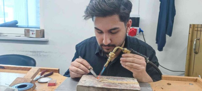 5 Milyon Liralık Altın Kanalizasyona Akıyor