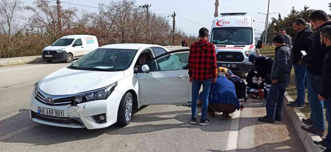 Otomobilin Çarptığı Elektrikli Bisiklet Sürücüsü Yaralandı