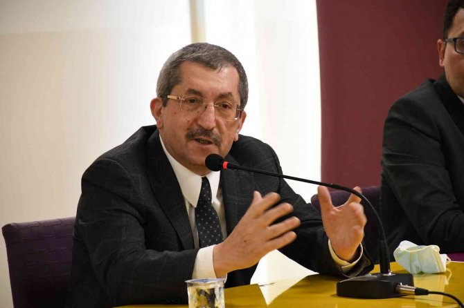 Başkan Vergili, Babasının Adını Taşıyan Okulda Deneyimlerini Gençlerle Paylaştı