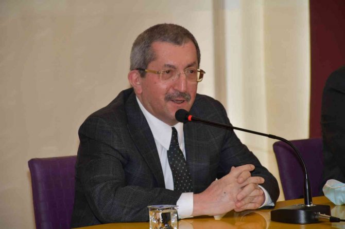 Başkan Vergili, Babasının Adını Taşıyan Okulda Deneyimlerini Gençlerle Paylaştı