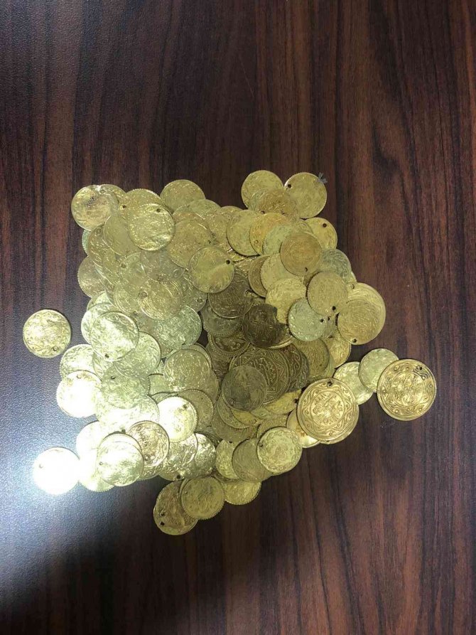 Kars’ta Tarihi Altınları Soba Bacasında Sakladılar