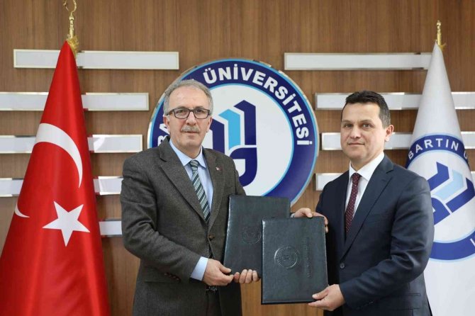 İ̇ki Üniversite Arasındaki İş Birliği Geliştiriliyor
