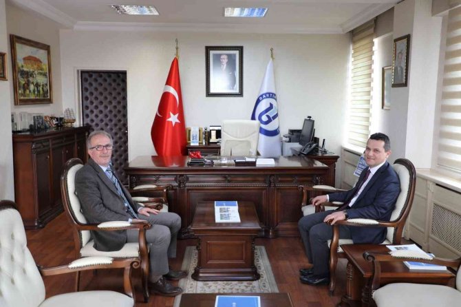 İ̇ki Üniversite Arasındaki İş Birliği Geliştiriliyor