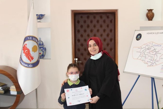 Kaymakam Özay, Dereceye Giren Öğrencileri Ödüllendirdi