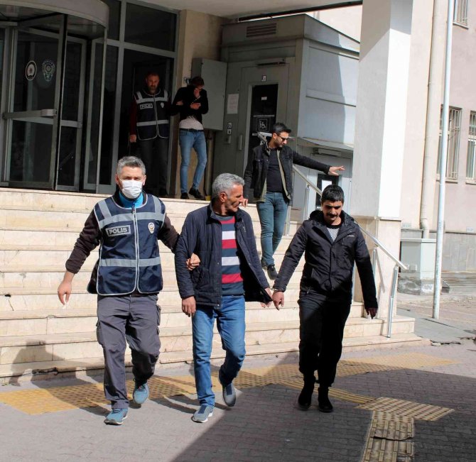 Kayseri’de Aranan Şahıslara Eş Zamanlı Operasyon