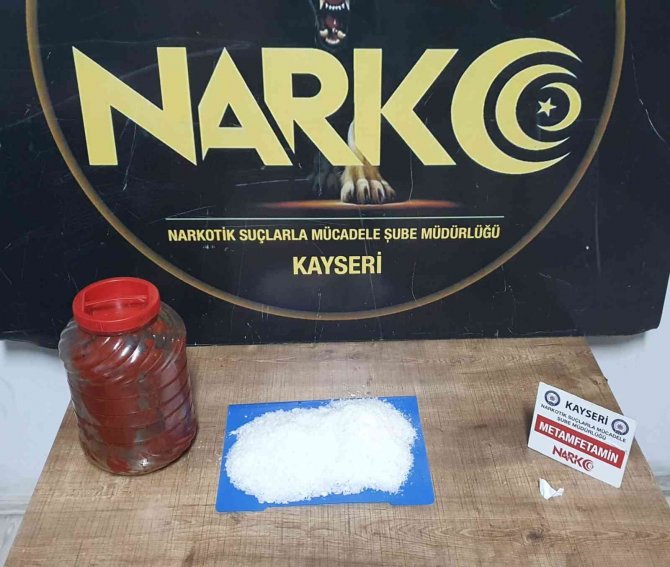 "Salça Bidonu" İçinde Uyuşturucu Ticaretini Polis Engelledi
