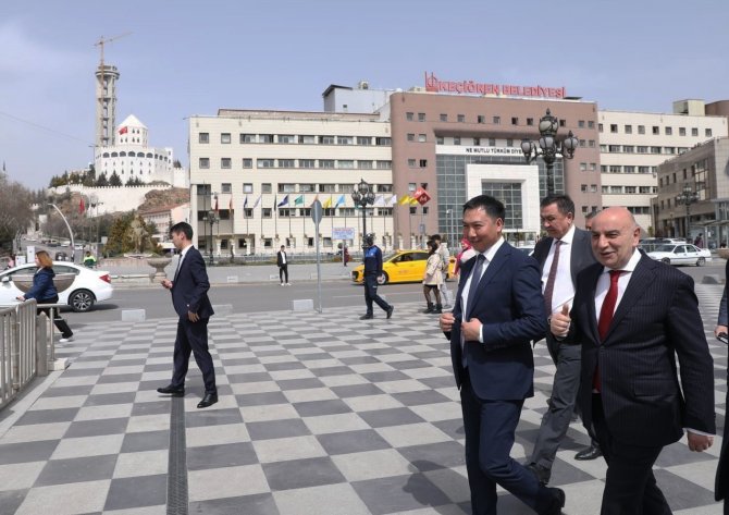 Kırgız Bakan Camankulov’dan Başkan Altınok’a Ziyaret