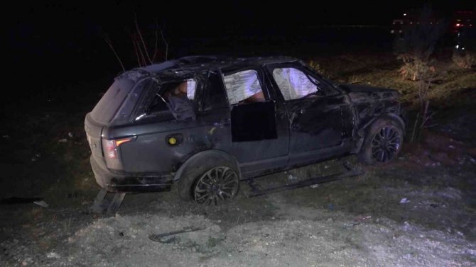 Defalarca Takla Atan Lüks Cip Hurdaya Döndü: 2 Yaralı